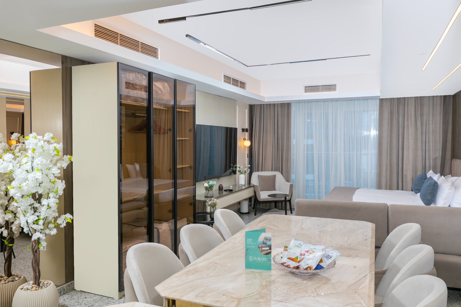 Deluxe Suite at Hilton view 4